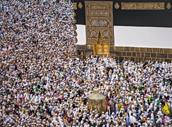 Meca Arabia Saudita 2018 Peregrinos Musulmanes Todo Mundo Haciendo Tawaf —  Fotos de Stock