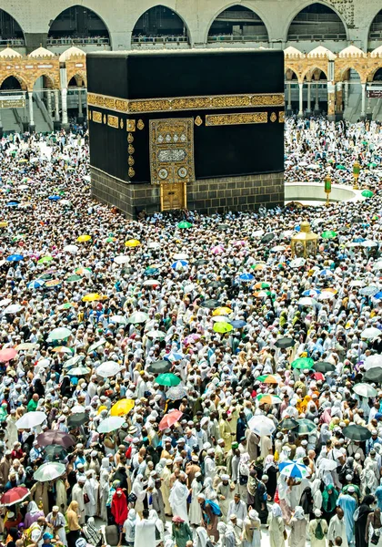 サウジアラビアのメッカ 2018 ハッジ期間中 世界中のイスラム教徒の巡礼者がカバラの周りで祈り タワフをしています — ストック写真