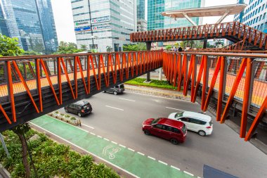 Pinisi Köprüsü, Endonezya 'nın başkenti Cakarta' da Sudirman Caddesi 'nde geleneksel bir pinisi tekne tasarımına sahip modern bir yaya köprüsü..