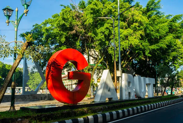 Garut City tabelası. Garut, Endonezya 'nın batısında, İsviçre Van Java' sı olarak bilinen güzel bir şehirdir..