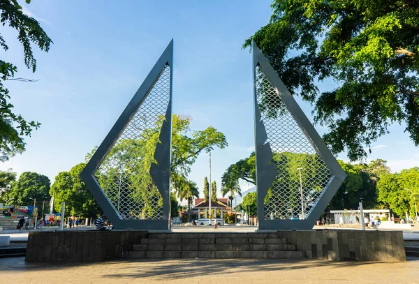 Garut City Meydanı Plazası. Garut, Endonezya 'nın batısında, İsviçre Van Java' sı olarak bilinen güzel bir şehirdir..