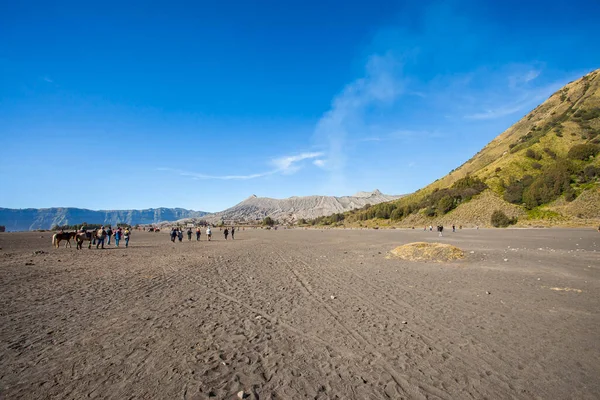 Batok Dağı 'nın güzelliği, Bromo dağ kompleksindeki pek çok dağdan biri. Bromo Tengger Semeru bölgesi Doğu Java, Malang, Probolinggo, Endonezya 'da popüler bir turizm merkezidir..