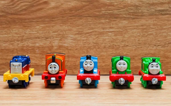 Thomas the Tank Engine oyuncağı ve arkadaşları, Rahip Wilbert Awdry 'nin çocuk kitaplarından esinlenilmiştir. Televizyon animasyon dizisindeki figürler.