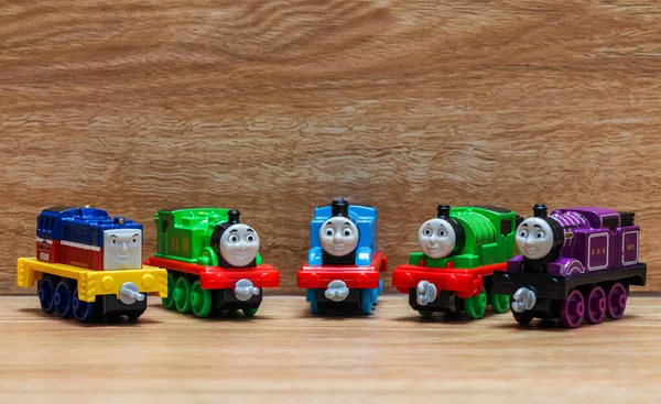 Thomas the Tank Engine oyuncağı ve arkadaşları, Rahip Wilbert Awdry 'nin çocuk kitaplarından esinlenilmiştir. Televizyon animasyon dizisindeki figürler.