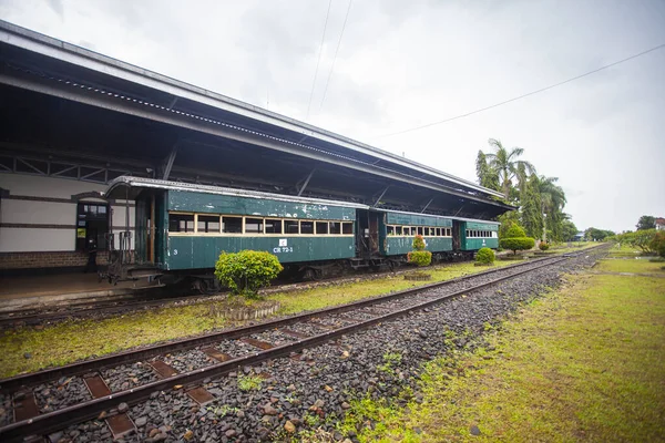  Bu turist treni, Ambarawa, Semarang, Endonezya 'daki Ambarawa tren müzesindeki turistik etkinliklerin bir parçasıdır..