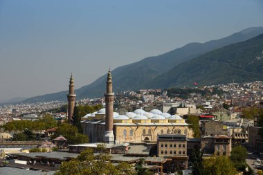 Bursa, Türkiye 17 Eylül 2022: Bursa Büyük Camii veya Ulu Cami, Bursa 'nın en büyük camii olup 1396-1400 yılları arasında Osmanlı Sultanı I. Bayezid tarafından inşa edilmiştir.
