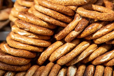 Simit adında bir Türk fast food simidi. Susamlı Türk simidi Simit. Yüksek kalite fotoğraf