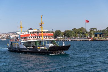 İstanbul - Türkiye - 16 Ağustos 2021: İstanbul deniz taşımacılığı, arabalarla birlikte. Yüksek kalite fotoğraf