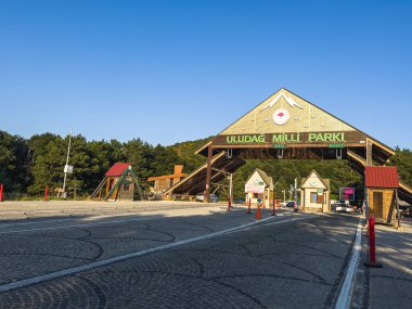 Uludağ, Bursa - Türkiye - 20 Ağustos 2023: Uludağ Milli Parkı, Kayak Tesisi, Bursa 'nın önemli turizm noktalarından biri. Yüksek kalite fotoğraf