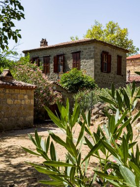 Adatepe, Kucukkuyu, Çanakkale 'de eski bir Türk köyüdür. Zeus, Truva Savaşı 'nı Adatepe yakınlarındaki bir sunaktan izledi. Yüksek kalite fotoğraf