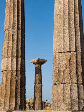 Antik Athena Tapınağı, Assos, Canakkale, Türkiye, Behramkale 'deki antik Assos arkeolojik sahasında bulunan Athena Tapınağı. Yüksek kalite fotoğraf