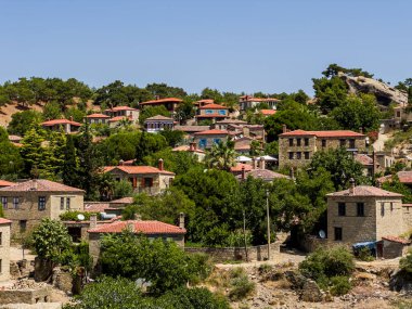 Adatepe, Kucukkuyu, Çanakkale 'de eski bir Türk köyüdür. Zeus, Truva Savaşı 'nı Adatepe yakınlarındaki bir sunaktan izledi. Yüksek kalite fotoğraf