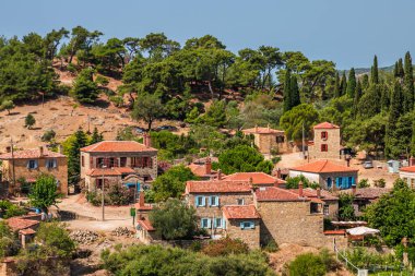 Adatepe, Kucukkuyu, Çanakkale 'de eski bir Türk köyüdür. Zeus, Truva Savaşı 'nı Adatepe yakınlarındaki bir sunaktan izledi. Yüksek kalite fotoğraf