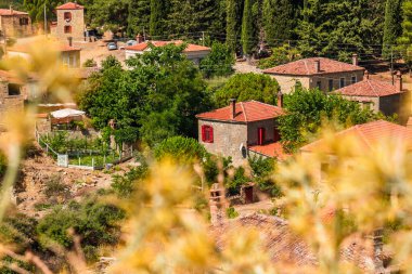 Adatepe, Kucukkuyu, Çanakkale 'de eski bir Türk köyüdür. Zeus, Truva Savaşı 'nı Adatepe yakınlarındaki bir sunaktan izledi. Yüksek kalite fotoğraf