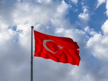  Mavi bulutlu gökyüzünde dalgalanan Türk bayrağı. 19 mayi, 23 nisan, 15 temmuz, 30 agu, 29 ekim, 10 kasim. Türk milleti. 19 Mayıs, 23 Nisan, 15 Temmuz, 30 Ağustos, 29 Ekim. 
