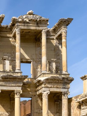Celsus Kütüphanesi, Efes, Türkiye, İzmir 'deki Efes antik sitesinin kalıntıları. Unesco mirası. Antik Yunan kültürü ve mimarisi. 