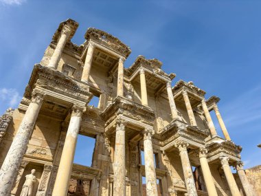 Celsus Kütüphanesi, Efes, Türkiye, İzmir 'deki Efes antik sitesinin kalıntıları. Unesco mirası. Antik Yunan kültürü ve mimarisi. 