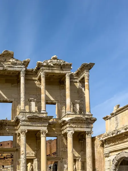 Celsus Kütüphanesi, Efes, Türkiye, İzmir 'deki Efes antik sitesinin kalıntıları. Unesco mirası. Antik Yunan kültürü ve mimarisi. 