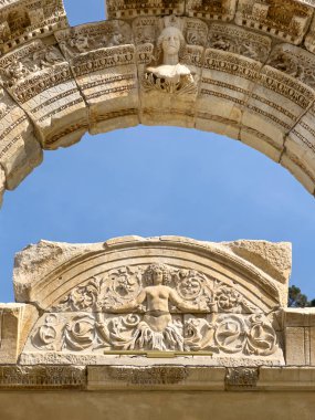 Celsus Kütüphanesi, Efes, Türkiye, İzmir 'deki Efes antik sitesinin kalıntıları. Unesco mirası. Antik Yunan kültürü ve mimarisi. 