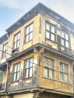 Bursas Mudanya ilçesinin ikonik tarihi eski evleri, Osmanlı mimarisi, sokakları ve Tirilye köyünün evlerinin son örnekleri. 