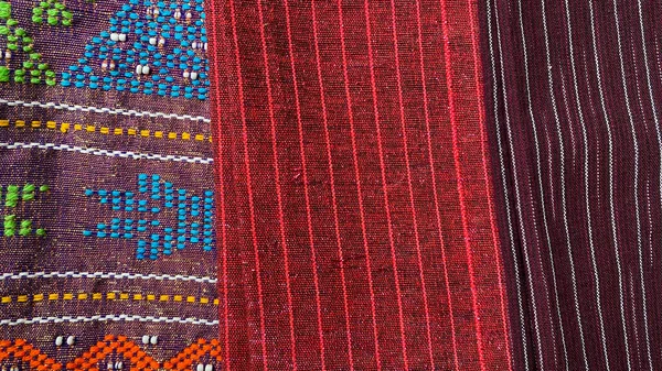 Stapel Kleurrijke Handgemaakte Geweven Stof Van Batak Traditionele Etnische Structuur — Stockfoto