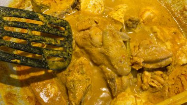 Hint cevizli körili tavuk ve tofu pişirmek 