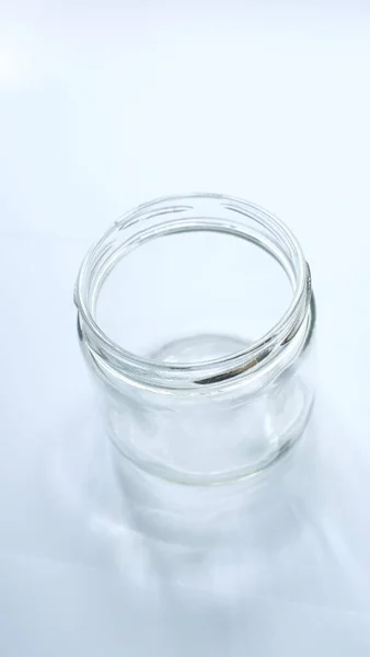 Βάζο Από Φυσικό Μεταλλικό Νερό Λευκό Φόντο — Φωτογραφία Αρχείου