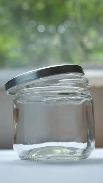 Glas Aus Weißem Und Blauem Kunststoffglas — Stockfoto