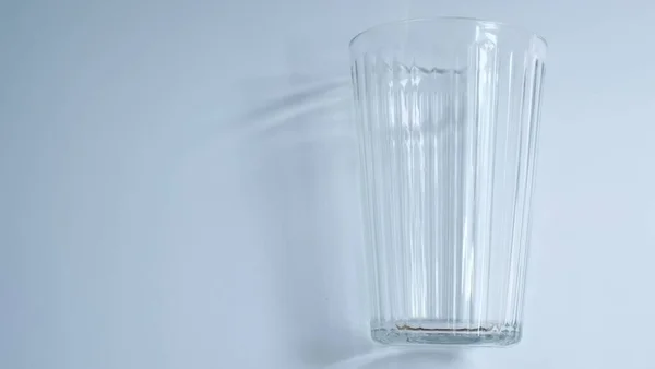 Κενό Καθαρό Ποτήρι Ποτού Μονωμένο Λευκό Φόντο — Φωτογραφία Αρχείου