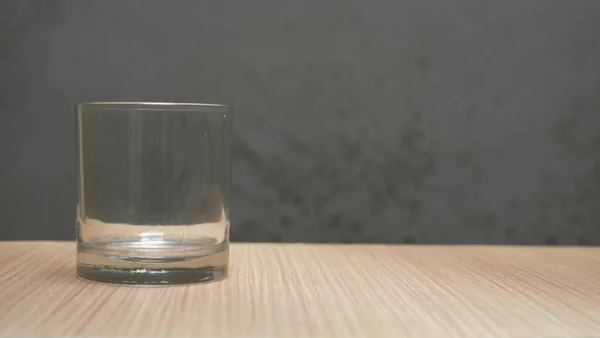 Leeres Transparentes Glas Über Holztisch — Stockfoto