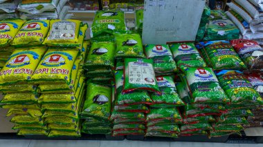 traditional thai food, banana, bananas, and other people