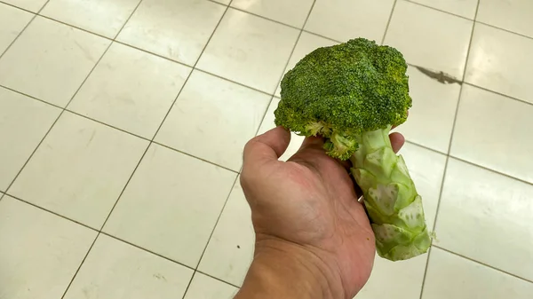 Verse Broccoli Keukentafel — Stockfoto