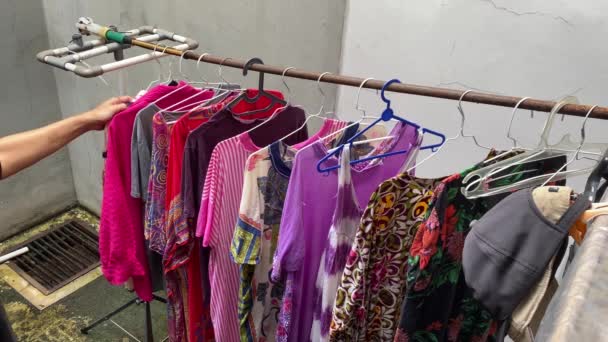 商店出售的衣服 — 图库视频影像
