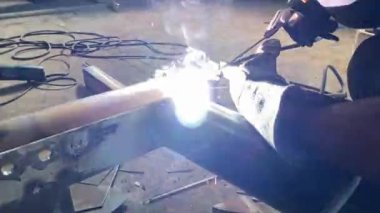 Kıvılcımlı kaynak metali