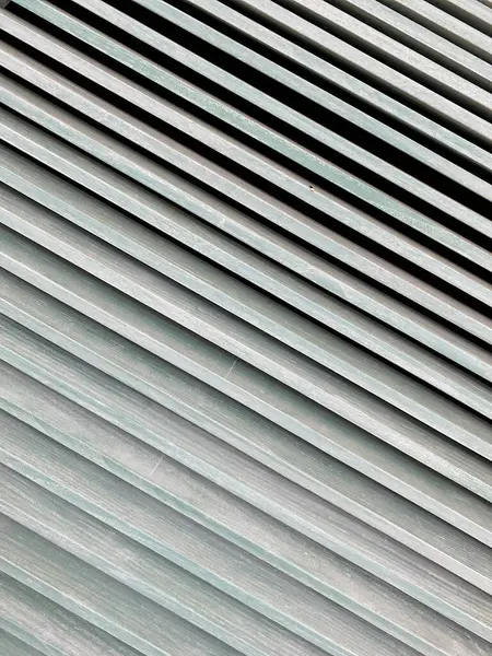 Ein Fenstergitter Mit Einer Schön Gestreiften Textur Für Den Hintergrund lizenzfreie Stockfotos