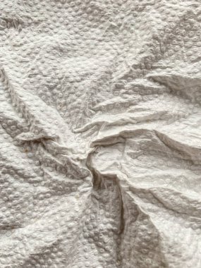 Beyaz renk katlanmış kağıt doku arka plan dokusu, buruşmuş kağıt doku dokusu. Üst görünüm boş kağıt grunge ezilmiş kağıt dokusu ışık ve gölge kopyalama alanı