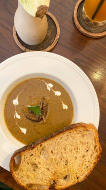 Bir yemeğin mutfak fotoğrafı.