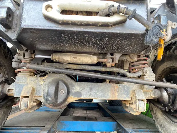 Kapatın - arabanın direksiyonunu kapatın.