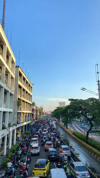 Jakarta, Endonezya - Ağustos 2025: Kramat Raya Caddesi, Jakarta, Endonezya 'da trafik sıkışıklığı Polis Merkezi' ndeki gösteriler nedeniyle