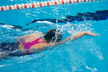 Yüzmek için olimpiyat büyüklüğünde yüzme havuzu