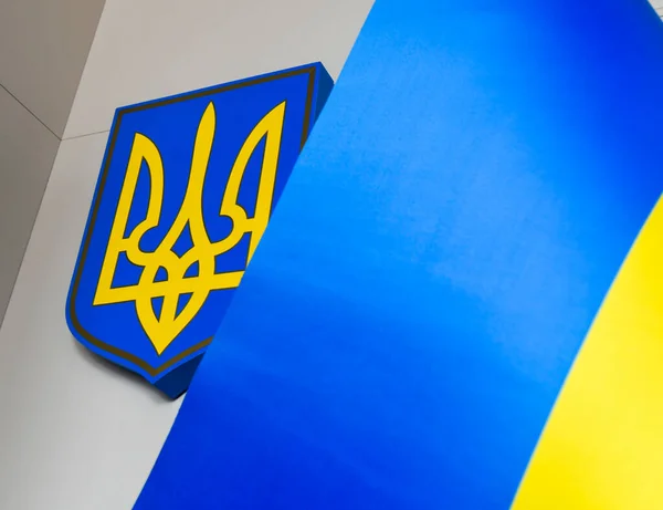 Герб Флаг Украины — стоковое фото