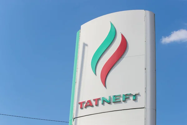 Tatneft Orosz Olajtársaság Logója Egy Benzinkútnál Délután — Stock Fotó