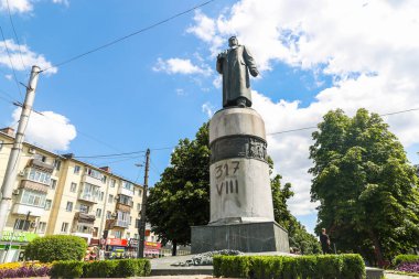 POLTAVA, UKRAINE - 30 Temmuz 2023: 2. Dünya Savaşı Anıtı Sovyet Ordusu Generali Oleksiy Zygin (1896 - 1943) tasfiye edilmeden önce