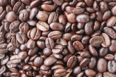 Kahve makinesinde Arap kahvesi var.