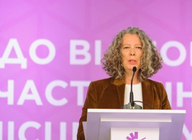 POLTAVA, UKRAINE 5 APRIL 2024: Kanadalı üst düzey BM yetkilisi ve Ukrayna 'daki Ukrayna Kadın Forumu sırasında Ukrayna' daki Birleşmiş Milletler Başkanı Denise Brown 