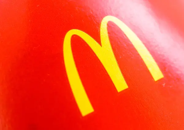 Mcdonalds Fastfood Kæde Logo Pakke Pommes Frites - Stock-foto