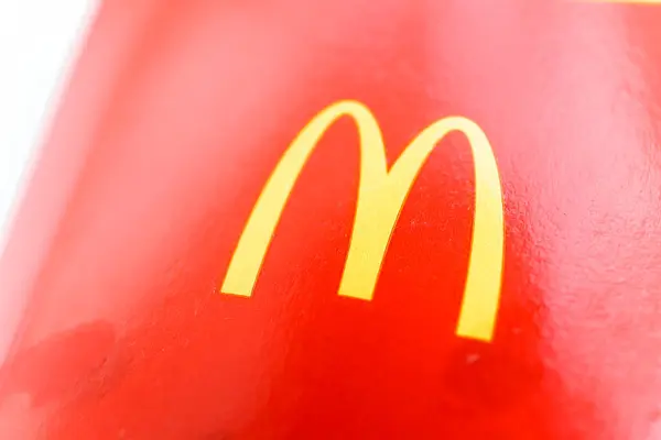 Mcdonalds Fastfood Kæde Logo Pakke Pommes Frites - Stock-foto