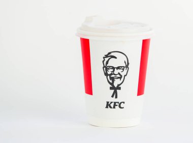 KFC ile plastik bardak (Kentucky Fried Chicken)