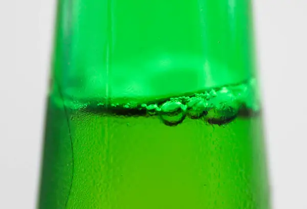 Uma Garrafa Congelada Cerveja Heineken — Fotografia de Stock
