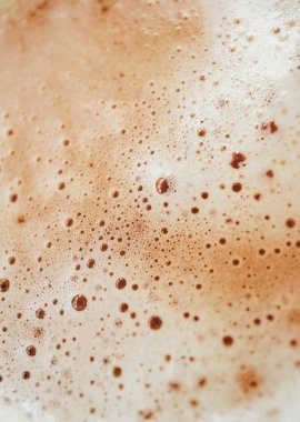 Tüketimden önce bardakta hafif bira